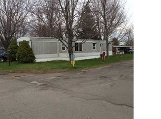 24 Pebbleridge Dr, Medina, NY 14103