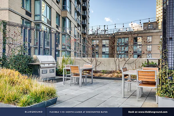 Rented by The Blueground | media 21