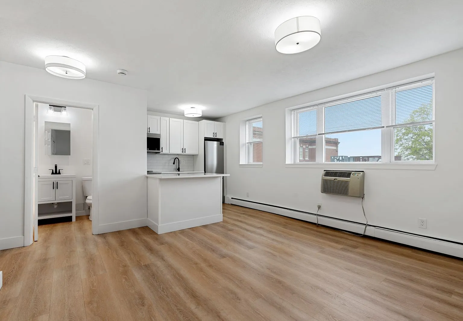 Studio, $2,350 — Photo 1
