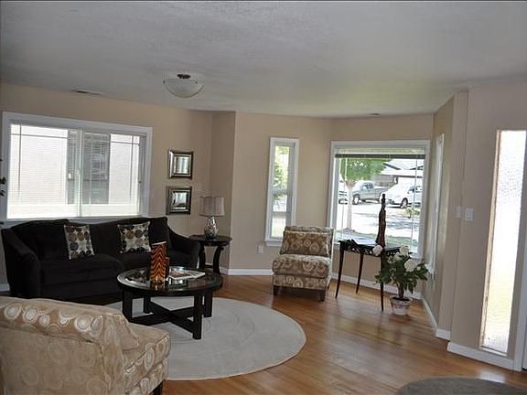 2nd image of 1621 Pecan Ct