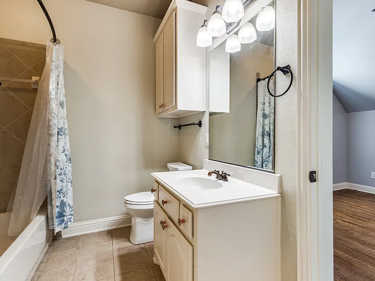 901 Sandy Trl — Photo 32