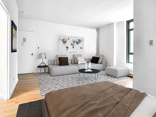 3rd image of 4 Park Ave APT 15L