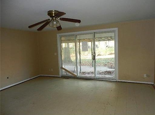 3rd image of 5941 Chatsworth Dr