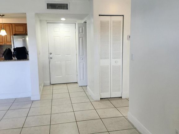 3rd image of 1283 SW 46th Avenue