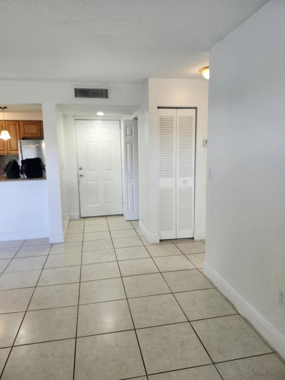 1283 SW 46th Avenue, photo 3