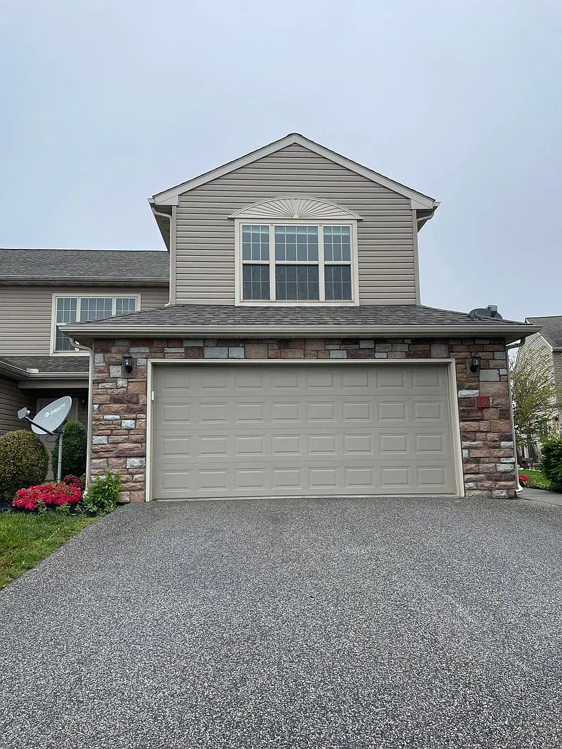 3 Bed 3 Bath End Unit Townhouse in Marietta — Photo 1
