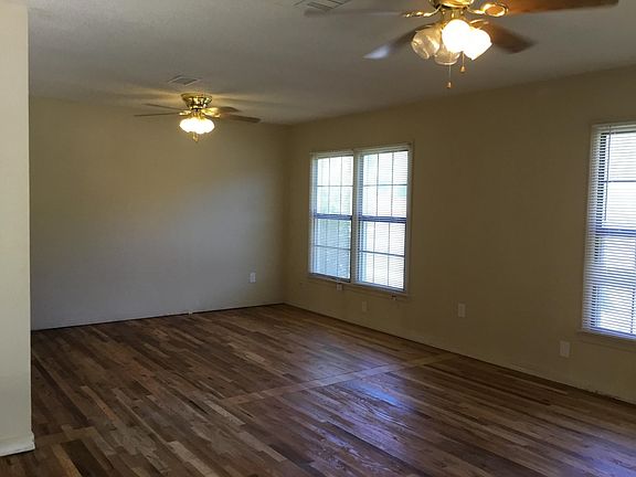 3rd image of 1102 Amarillo St #B