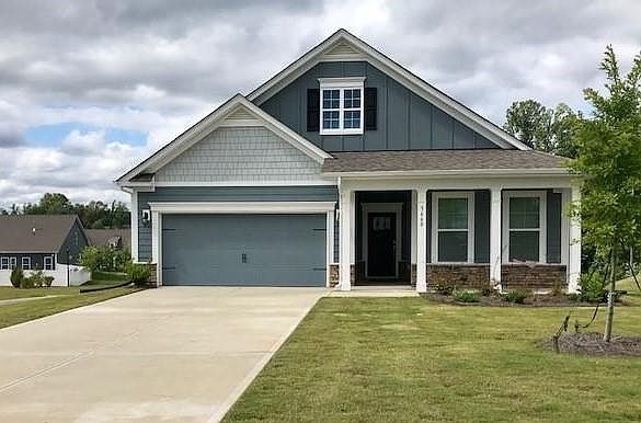 Welcome home to your single story home with great curb appeal!