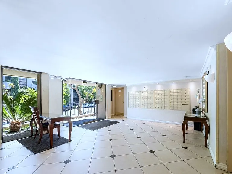 11645 Montana Ave — Photo 64