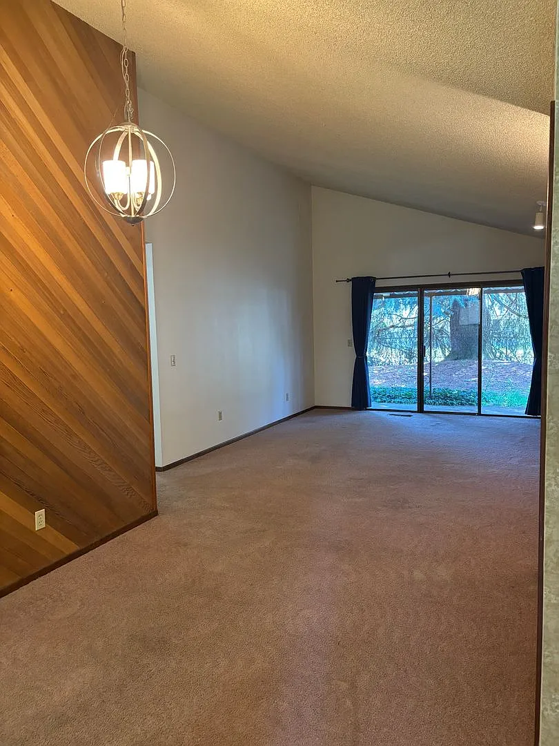 Groovy Townhouse-55+ in Hazel Dell — Photo 4