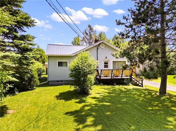 880 Pleasant Dr, Minto, NB E4B 2V5