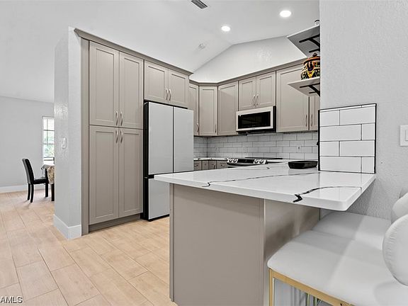 3rd image of 5080 Cherry Wood Dr