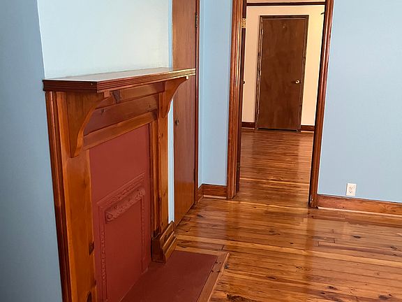3rd image of 488 River St