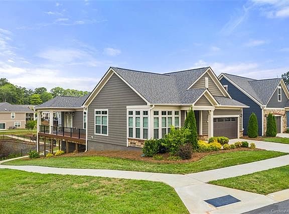 3rd image of 8032 Parknoll Dr