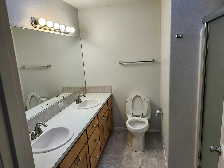 203 NE 55th Ave — Photo 27