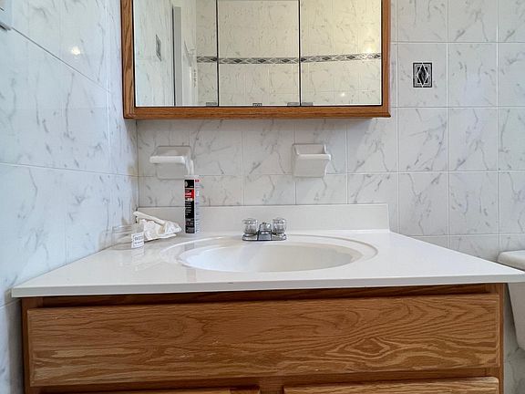 4th image of 8269 165th St Floor 2