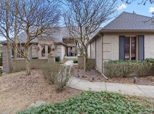 695 Peach Tree Ln, Rochester Hills, MI 48306