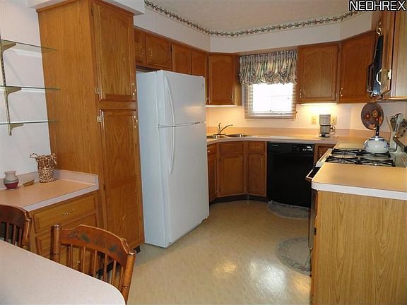 3rd image of 5695 Gateway Ln Unit 802