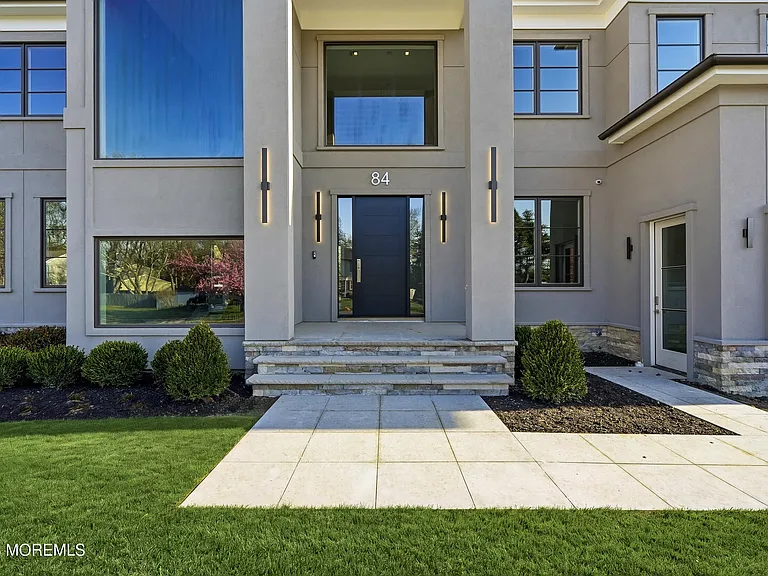 84 Cooper Ave — Photo 4