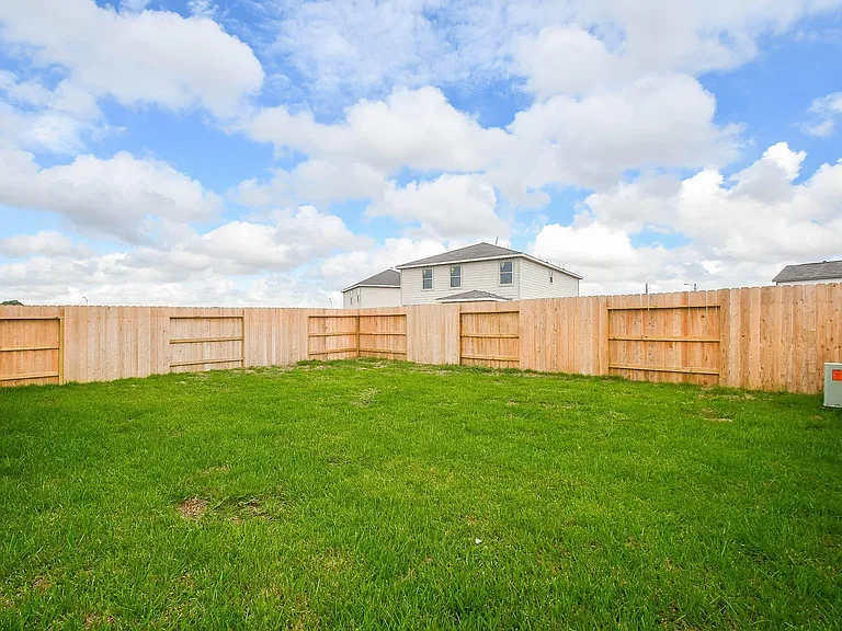25230 Benroe St — Photo 27
