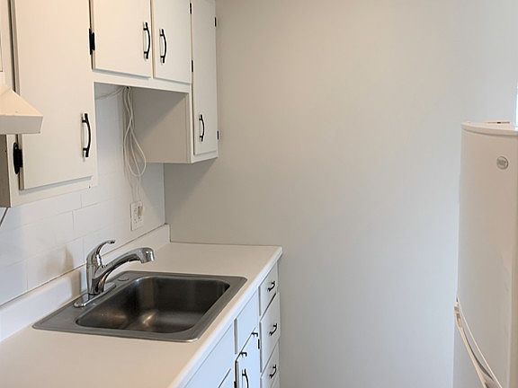 3rd image of 11 Summer St Suite C