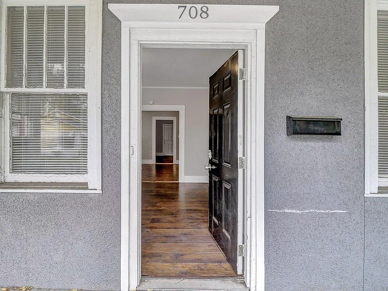 708 W Victory Dr #A — Photo 6
