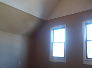 17 Monroe Ave, Jewett City, CT 06351