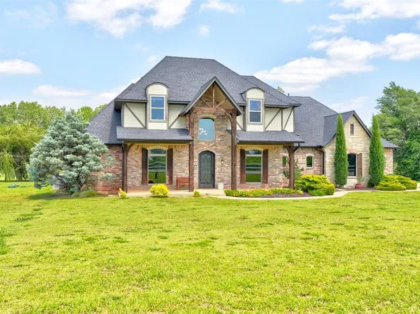 9852 W Charter Oak Rd, Edmond, OK 73025