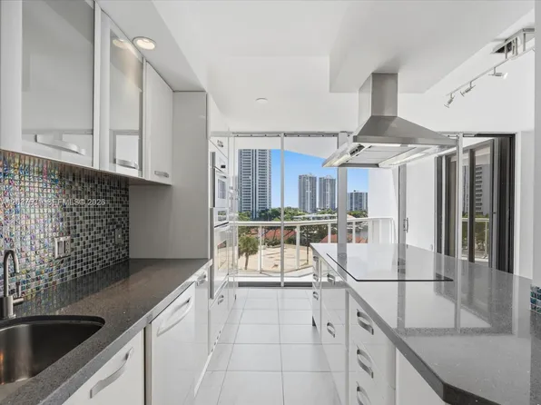 3610 Yacht Club Dr APT 702, Aventura, FL 33180