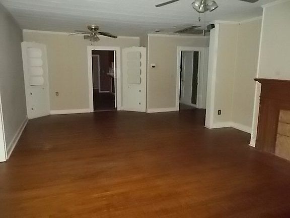 4th image of 202 W 5th St