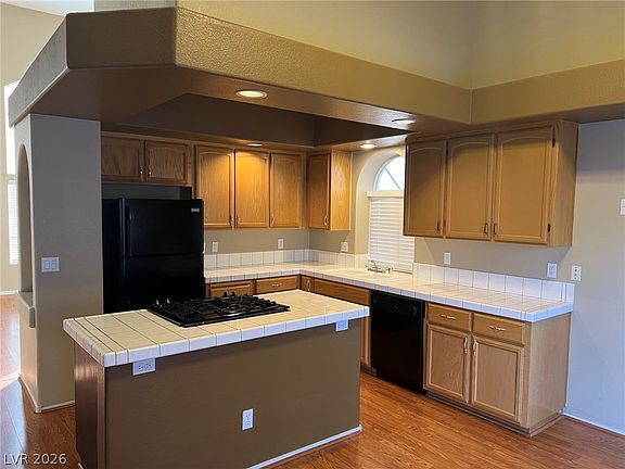 3rd image of 8744 Country View Ave