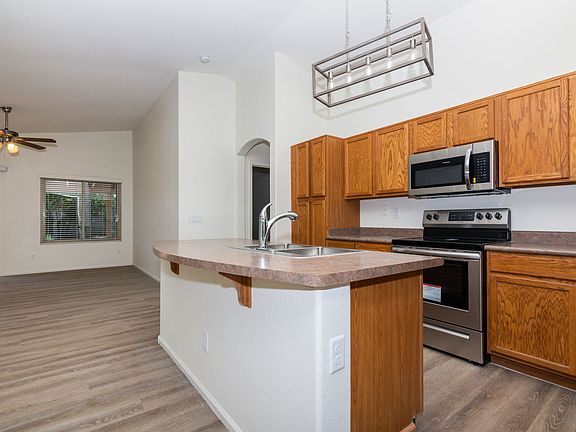 3rd image of 955 E Vernoa St