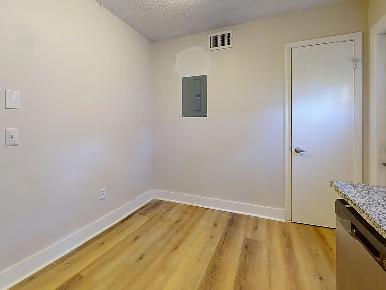 The Henry Apartments — Photo 44