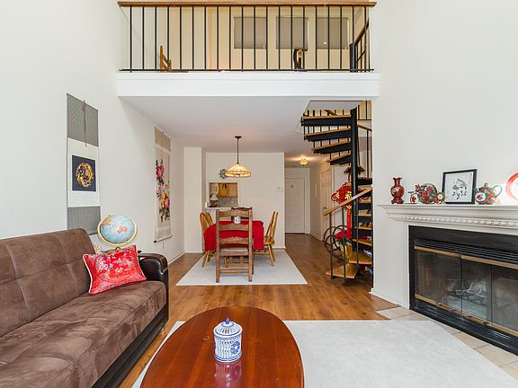 3rd image of 326 N Greeley Ave