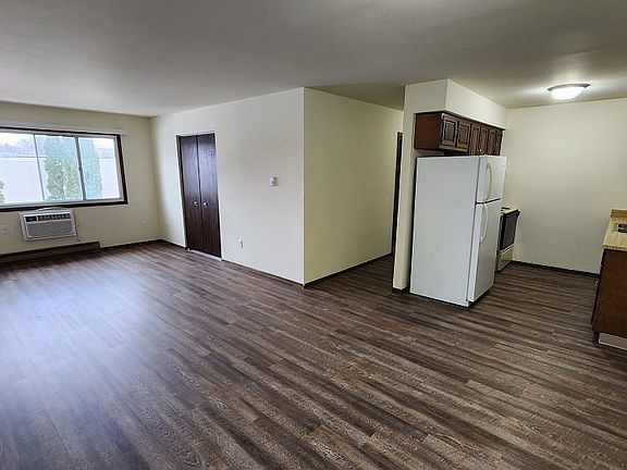 3rd image of 600-602 Bernard St APT 602-4