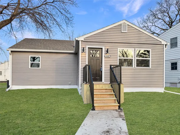 5820 Francis Ave, Des Moines, IA 50322