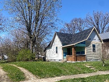 2nd image of 2318 N Lasalle St