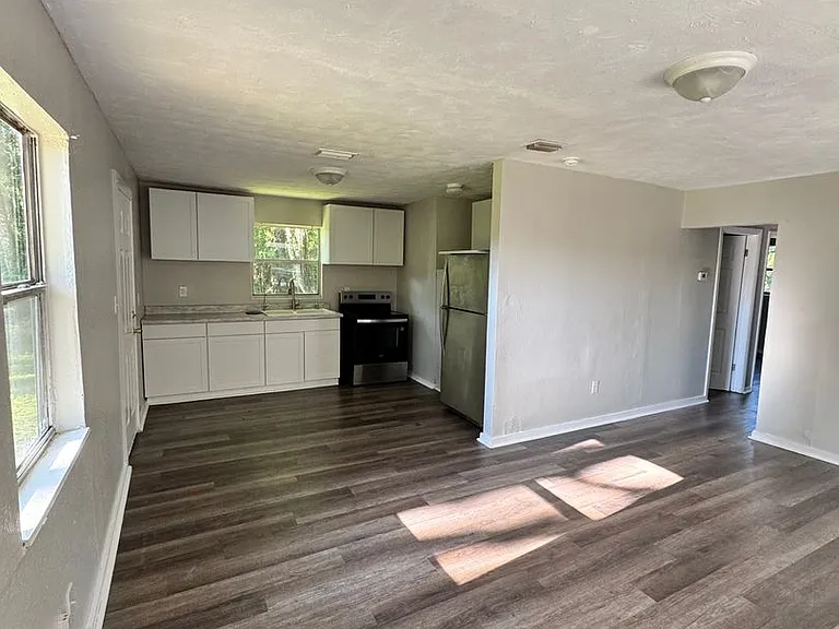 203 D St — Photo 4