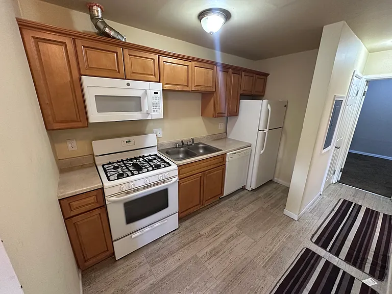 71 E Great Lakes St #7 — Photo 1