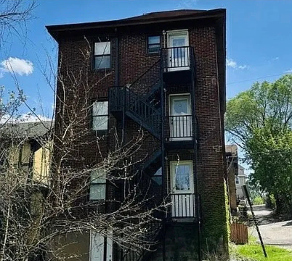1 bed, 1250 sqft, $1,300 — Photo 2