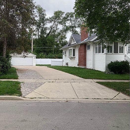 1st image of 522 E Park Blvd