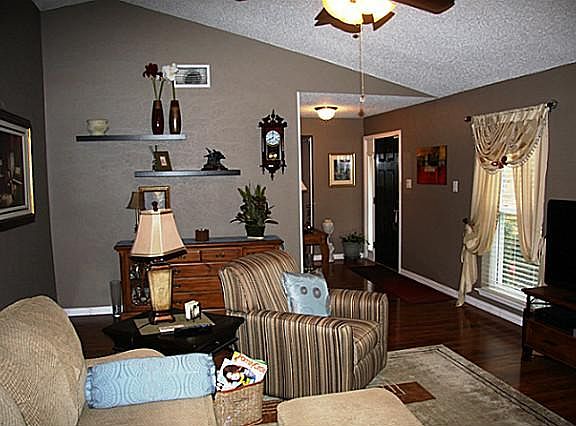 3rd image of 5116 Grady Ct