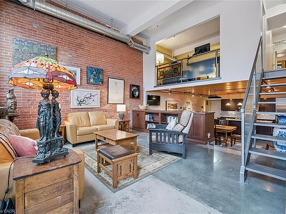 4th image of 85 Spruce St #106