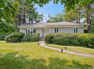 6 Greenhouse Cir, Rye Brook, NY 10573