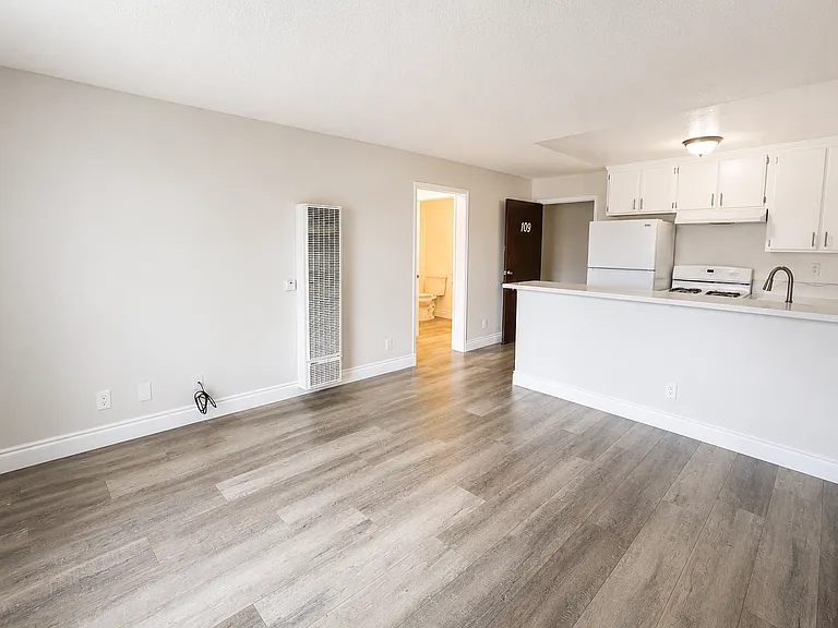 704 McDonald Ave #109 — Photo 10