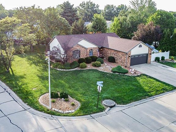 3rd image of 295 Sunflower Dr