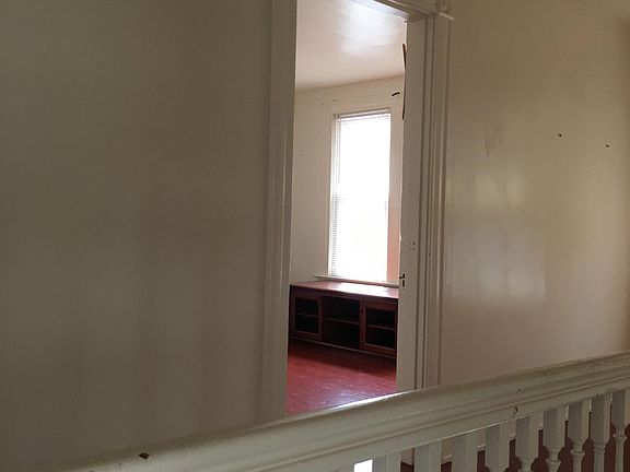 4th image of 668 Belle Ave