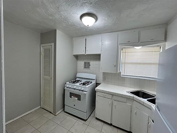 3rd image of 8819 Timberside Dr APT 9