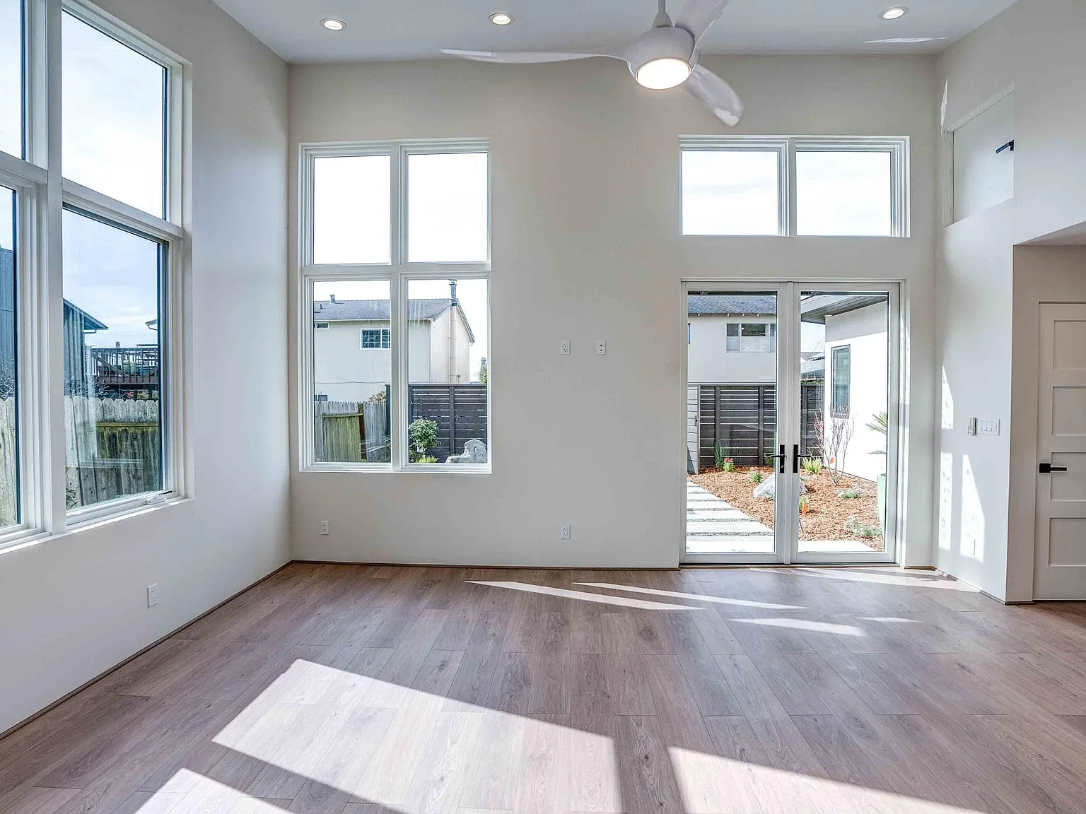 2 bed, 1000 sqft, $4,250 — Photo 4