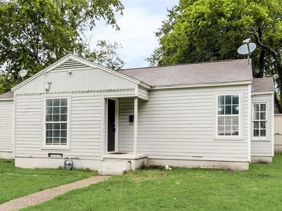 202 Almond St, Waxahachie, TX, 75165